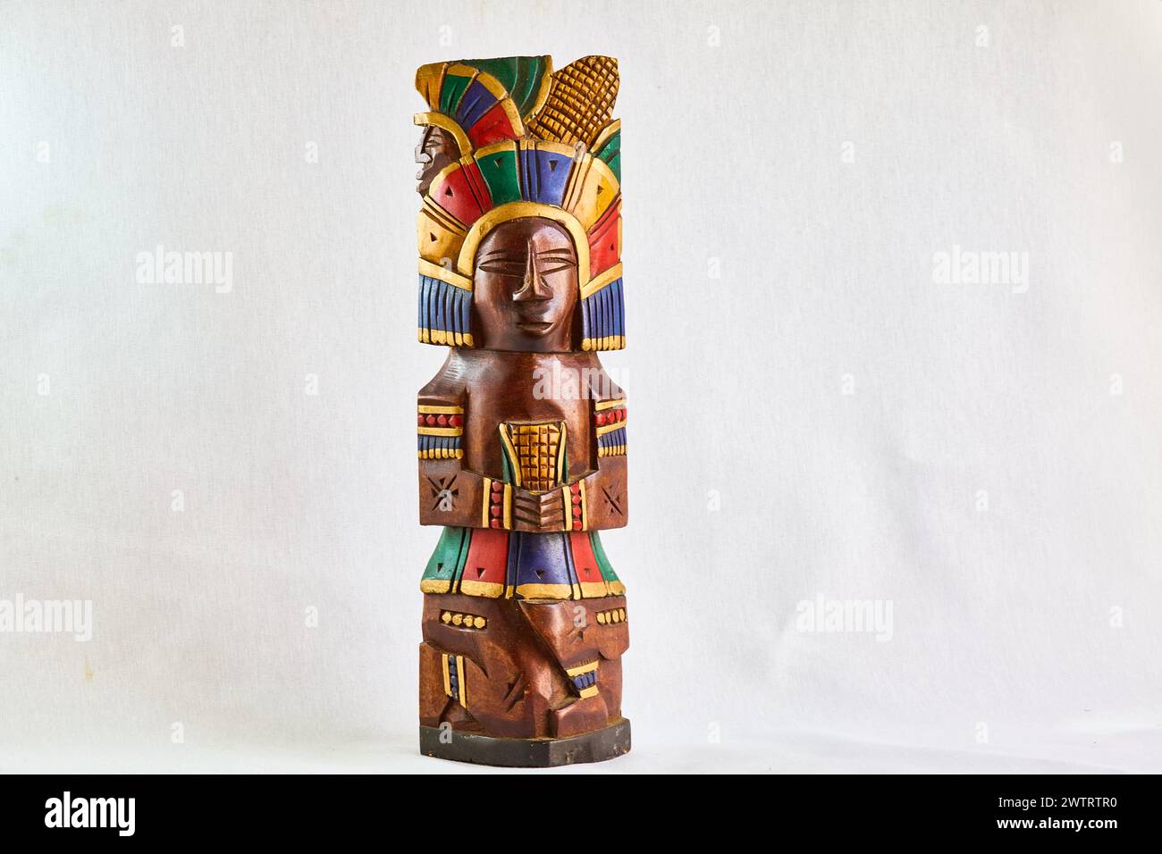 Peinture vintage sculptée à la main Inuit Eskimo Native American Indian Totem Banque D'Images