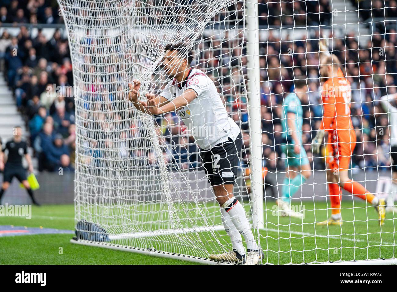 Le milieu de terrain du comté de Derby Korey Smith (12 ans) lors du Derby County FC v Bolton Wanderers FC SKY BET EFL League 1 match au Pride Park Stadium, Derby, Angleterre, Royaume-Uni le 16 mars 2024 Credit : Every second Media/Alamy Live News Banque D'Images