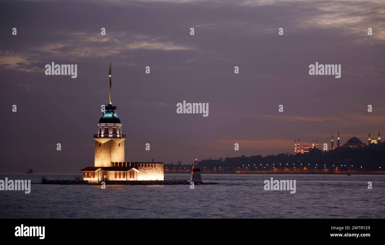 La Tour des Maidens (Kiz Kulesi), Uskudar, Istanbul, Turquie, Europe Banque D'Images