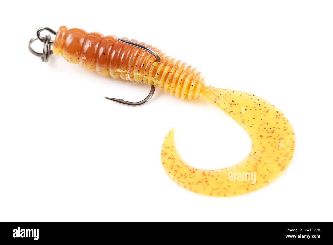 Larve de silicone jaune, leurre de pêche avec double crochet, isolé sur fond blanc Banque D'Images