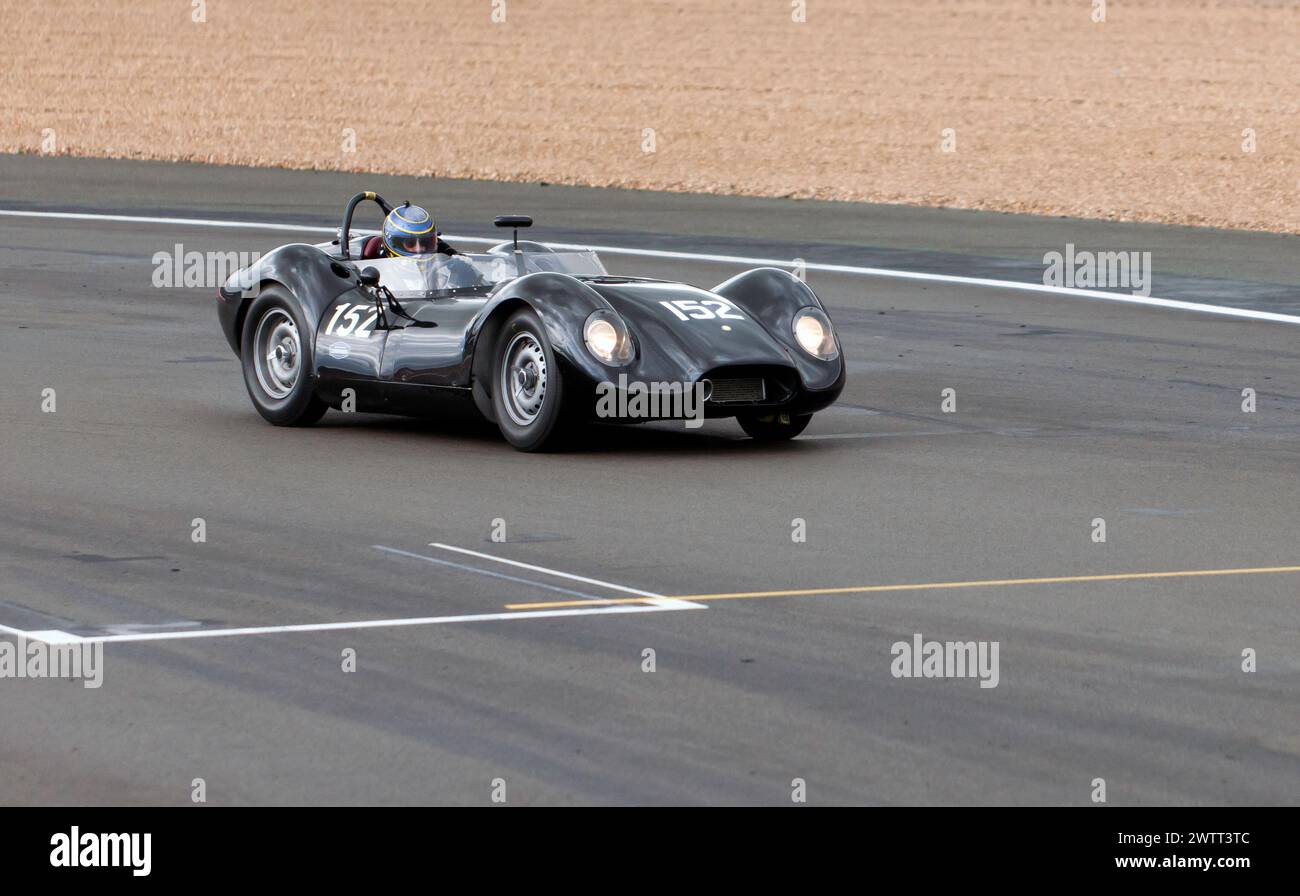 The Black, 2014 ans, Lister Jaguar Knobbly, de John spires et Nigel Greensall, en compétition dans le Stirling Moss Trophy, au Silverstone Festival 2023 Banque D'Images