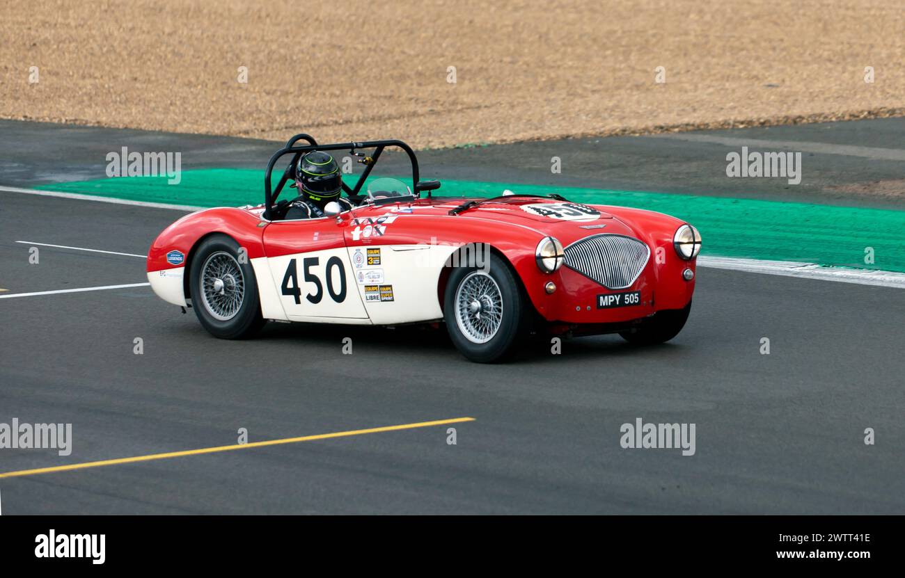 Jonathan Mortimer au volant de sa 1954, Red and Cream, Austin-Healey 100/4, lors du Trophée MRL RAC Woodcote, au Silverstone Festival 2023 Banque D'Images