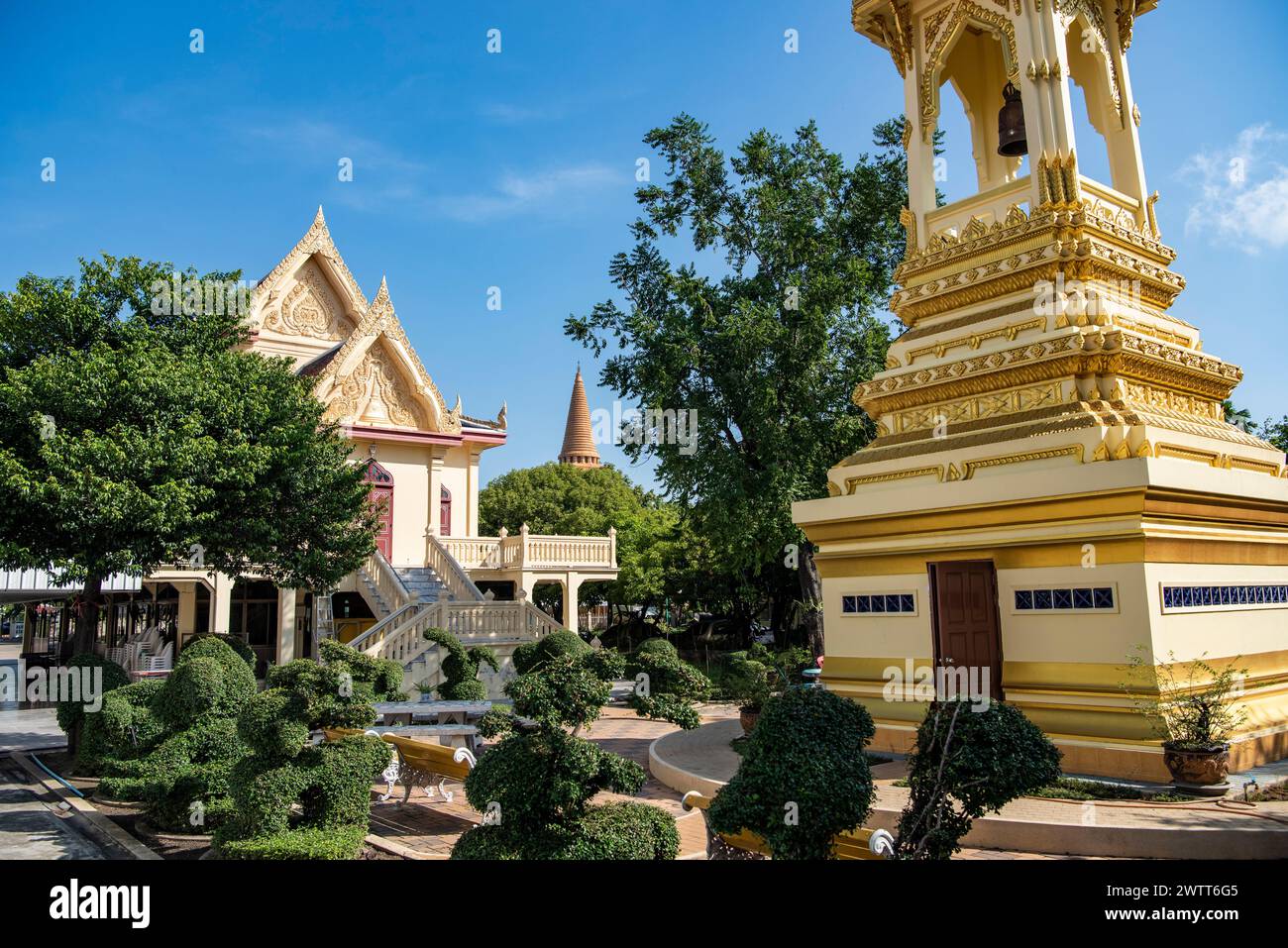 Le crématorium du palais royal Wat Phra Pathom Chedi dans la ville et la province Nakhon Pathom en Thaïlande. Thaïlande, Nakhon Pathom, 13 novembre 2023 Banque D'Images