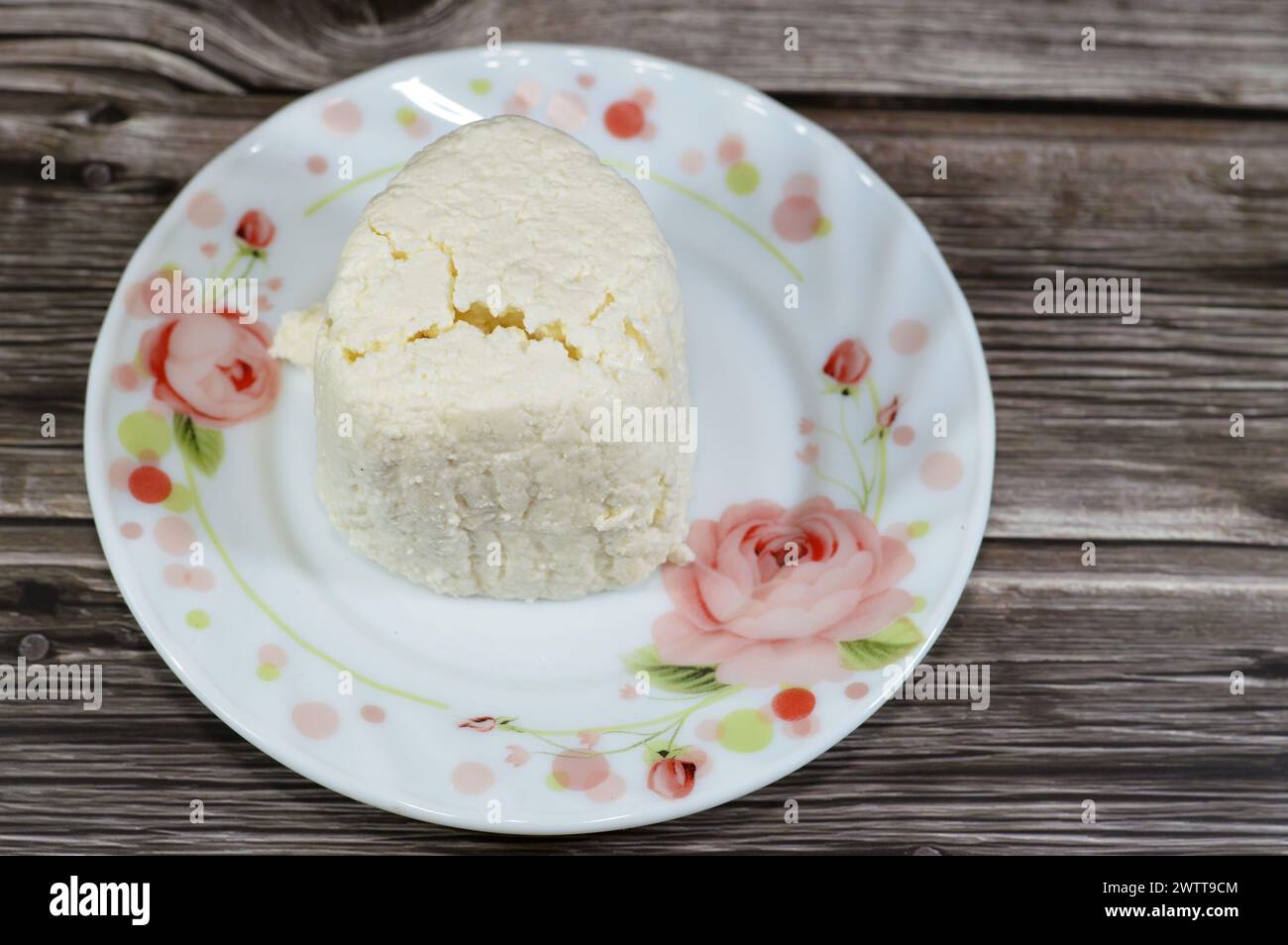 Arish Qarish fromage blanc égyptien, type de fromage blanc, mou, lactique fabriqué à partir de laban rayeb qui est un type de lait écrémé caillé et fermenté fait i Banque D'Images