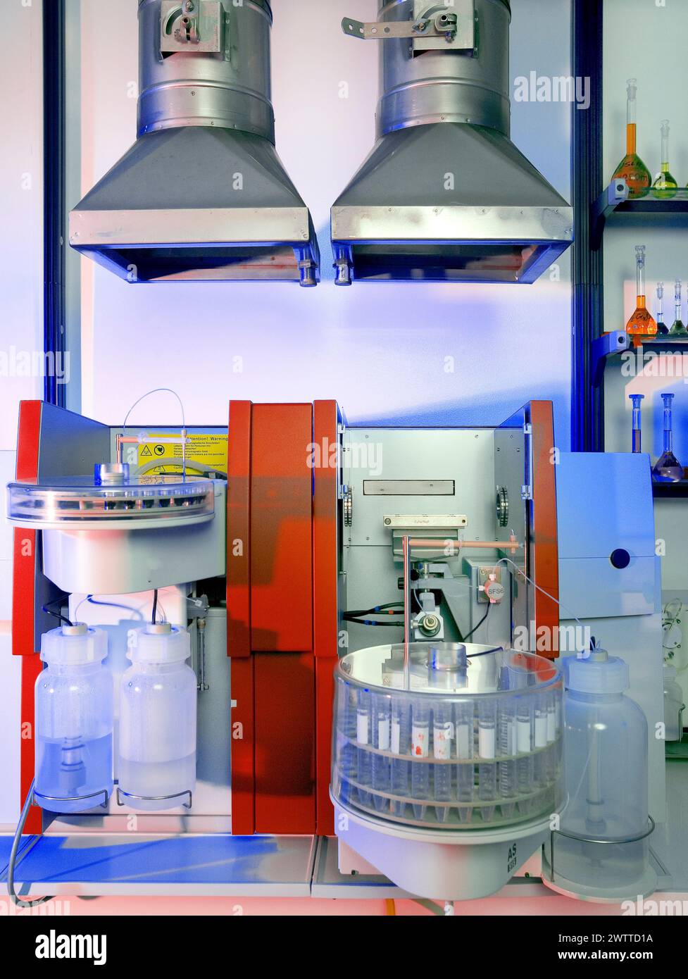 Un laboratoire dynamique avec des équipements scientifiques avancés Banque D'Images