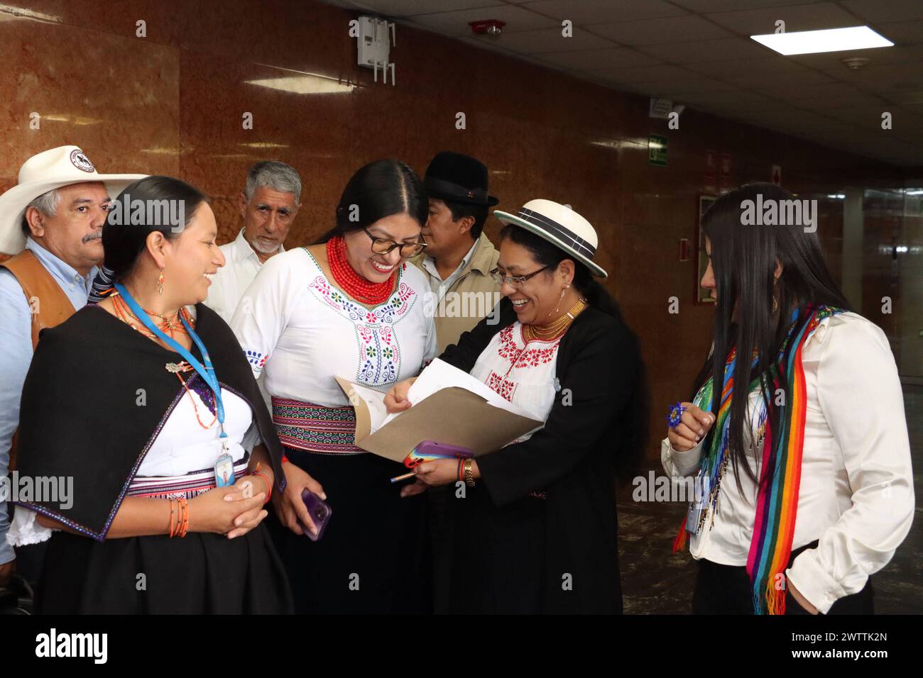 MARIANA-YUMBAY-REFORMAS-LEY-JUVENTUDES Quito, martes 19 de marzo del 2024 Asambleista Mariana Yumbay, presenta en la secretaria de la Asamblea, reformas a la Ley OrgaÌnica de Juventudes, en el Palacio Legislativo. Fotos:Rolando Enriquez/API Quito Pichincha Ecuador POL-MARIANA-YUMBAY-REFORMAS-LEY-JUVENTUDES-d53f9b8c0ca54461ce0875d9822e5a16 *** MARIANA YUMBAY RÉFORMES DE LA LOI sur LA jeunesse Quito, mardi 19 mars 2024 Assemblée Mariana Yumbay, présente LES réformes de LA LOI organique sur l'Assemblée au Secrétariat de l'Assemblée, au Palais législatif DE LA Jeunesse, au Palais de LA Jeunesse Rolichinquez Pichando Pichinquez Banque D'Images
