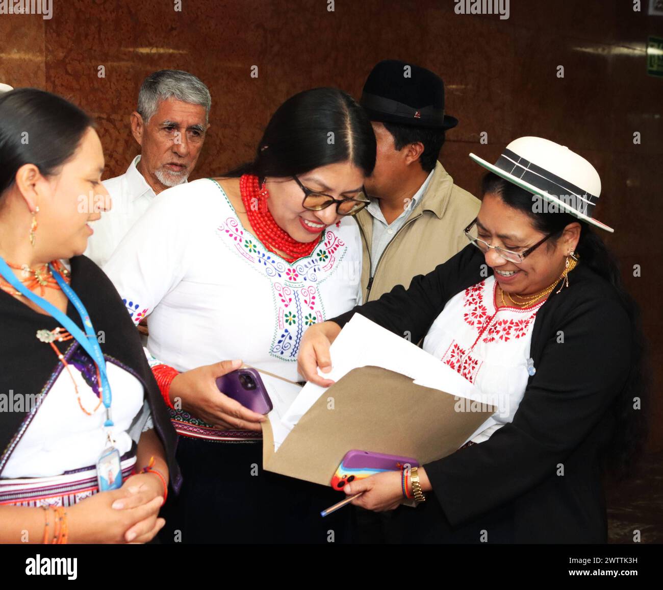 MARIANA-YUMBAY-REFORMAS-LEY-JUVENTUDES Quito, martes 19 de marzo del 2024 Asambleista Mariana Yumbay, presenta en la secretaria de la Asamblea, reformas a la Ley OrgaÌnica de Juventudes, en el Palacio Legislativo. Rolando Enriquez/API Quito Pichincha Ecuador POL-MARIANA-YUMBAY-REFORMAS-LEY-JUVENTUDES-e4471168e8d47974985f88e93481f87d *** MARIANA YUMBAY RÉFORMES DE LA LOI sur LA JEUNESSE Quito, mardi 19 mars 2024 Assemblyana Yumbay, présente LES réformes de LA LOI organique sur la jeunesse au Palais DES photos ROLANA Yumbay Pricha Equateur Pricha Banque D'Images
