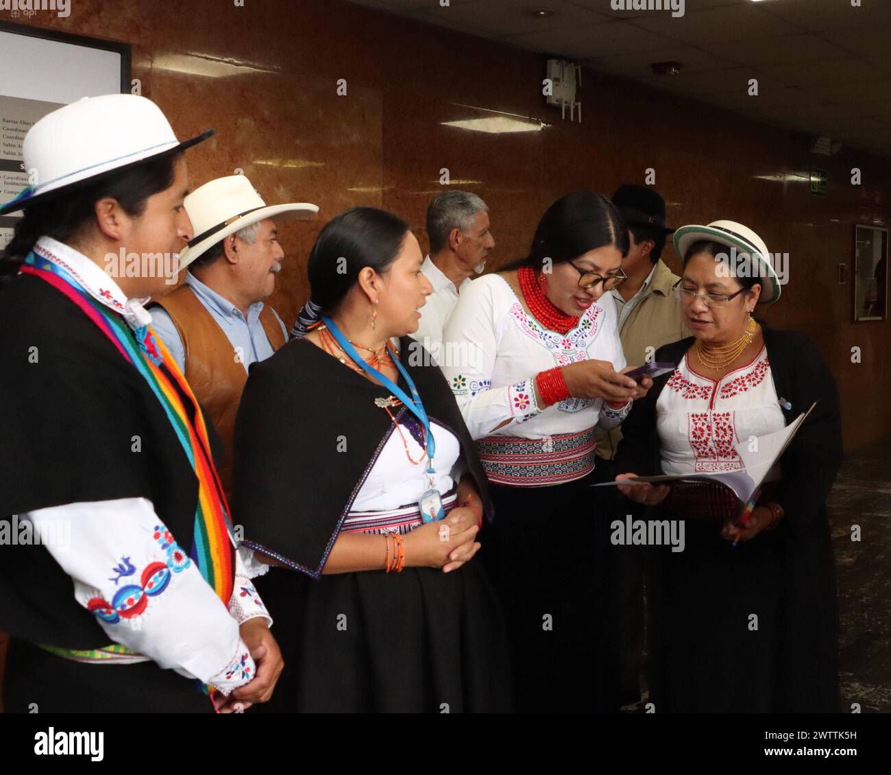MARIANA-YUMBAY-REFORMAS-LEY-JUVENTUDES Quito, martes 19 de marzo del 2024 Asambleista Mariana Yumbay, presenta en la secretaria de la Asamblea, reformas a la Ley OrgaÌnica de Juventudes, en el Palacio Legislativo. Rolando Enriquez/API Quito Pichincha Ecuador POL-MARIANA-YUMBAY-REFORMAS-LEY-JUVENTUDES-e95831d8ce287554ac9971b2c6af7af *** MARIANA YUMBAY RÉFORMES DE LA LOI sur LA JEUNESSE Quito, mardi 19 mars 2024 Assemblyana Yumbay, présente LES réformes de LA LOI organique sur LA jeunesse au Palais législatif Rolando Enricha Quito Banque D'Images