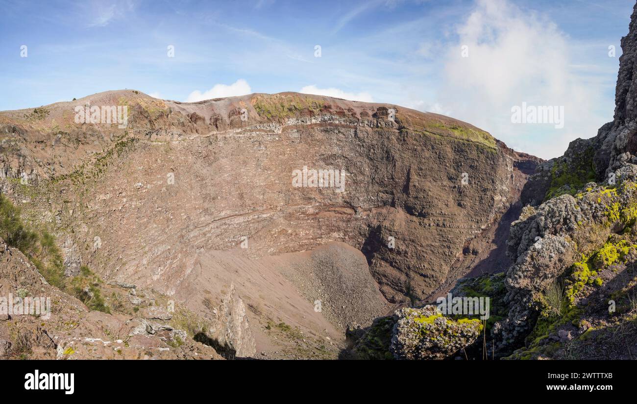 Cratère sur le volcan actif du Vésuve, Naples, Italie, Europe Banque D'Images