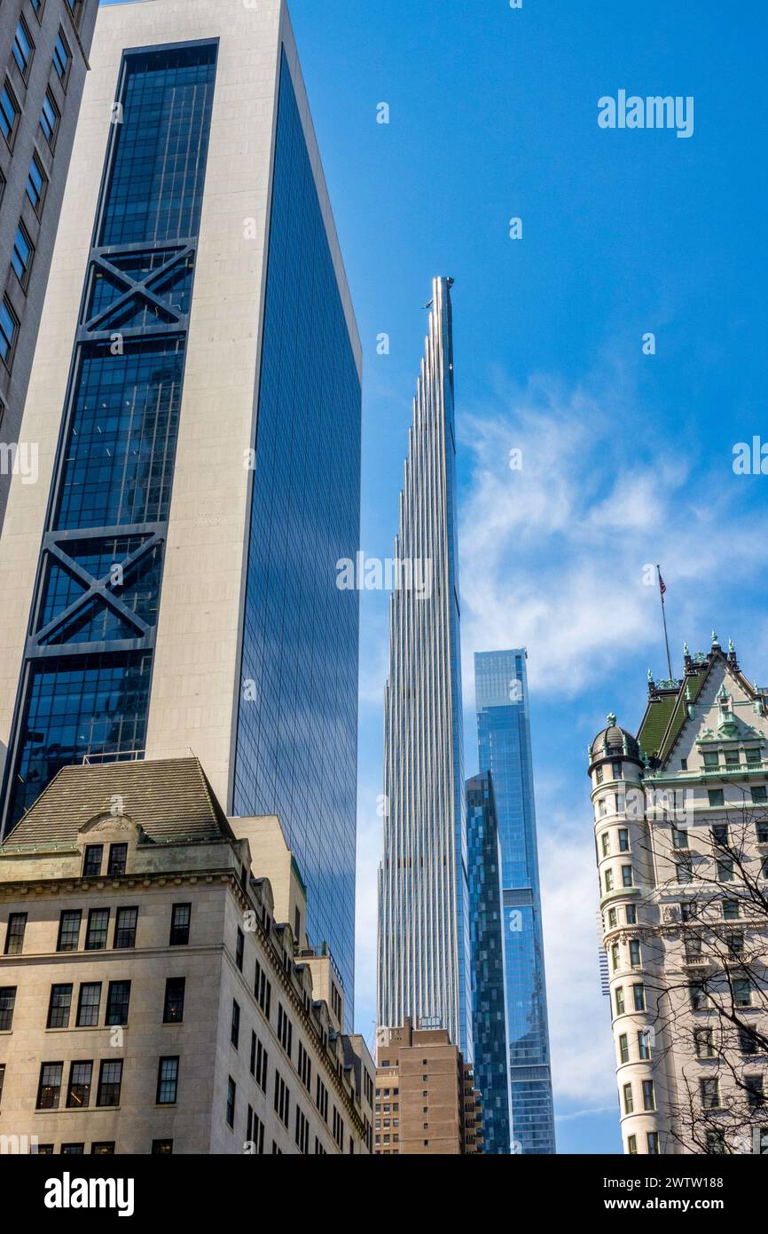Steinway Tower vu de la Cinquième Avenue à la 58e rue, New York City, USA 2024 Banque D'Images
