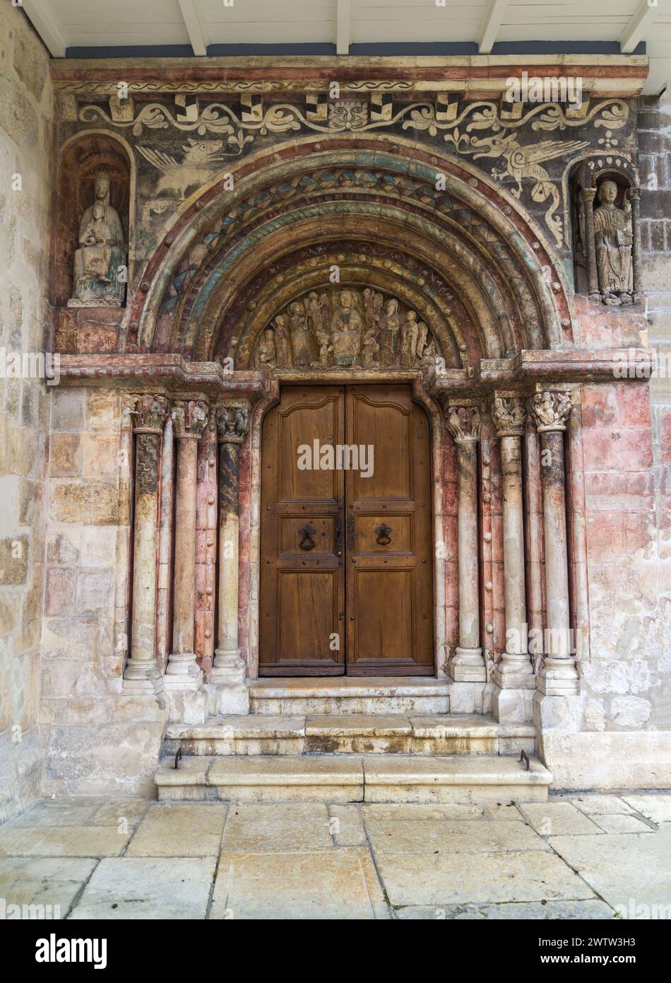 Portail sud de la collégiale romane Abbaye Saint-Ursanne de la fin du XIIe siècle, Saint Ursannen Suisse Banque D'Images