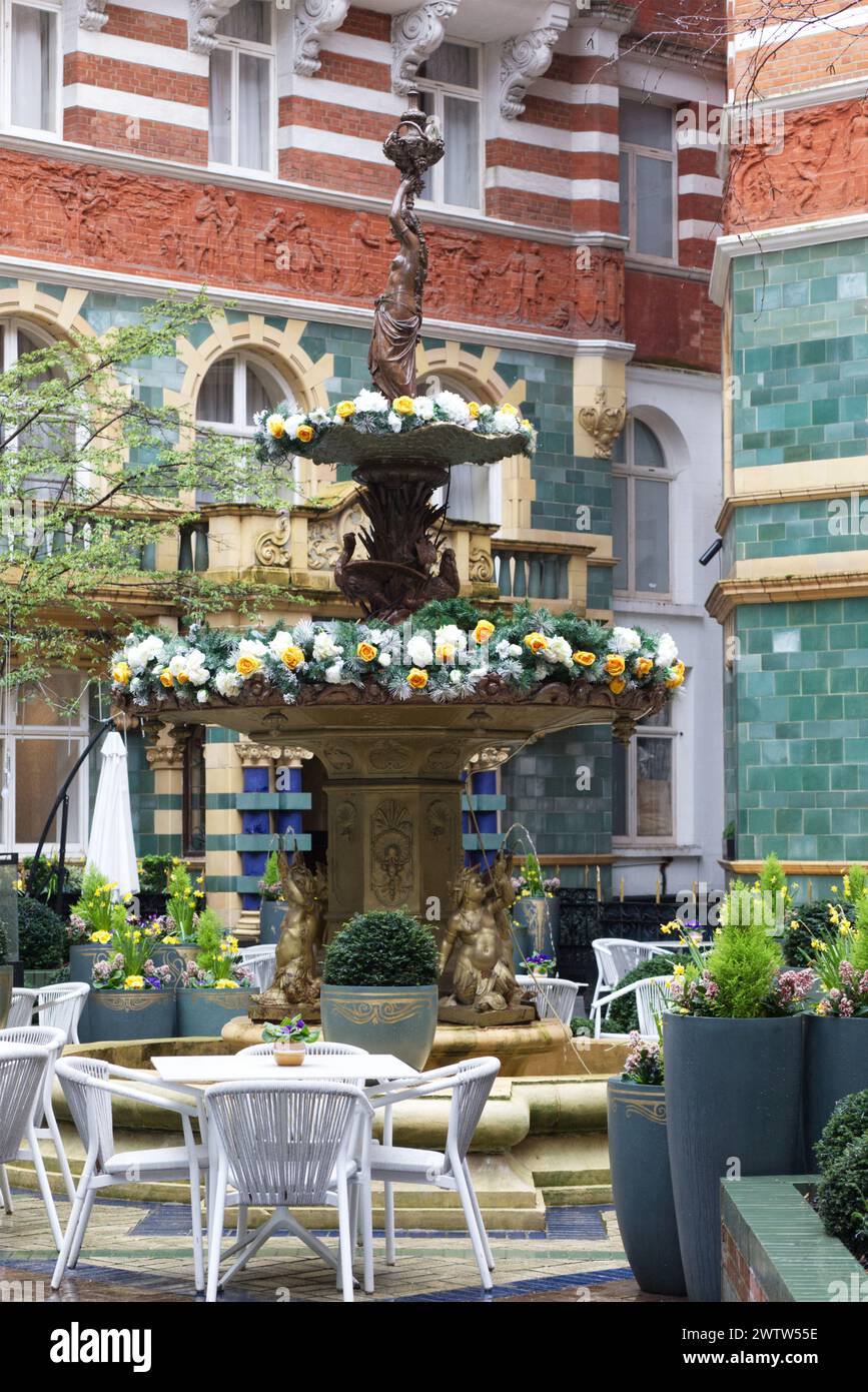 Prog James' court, Taj Hotel court yard London Banque D'Images