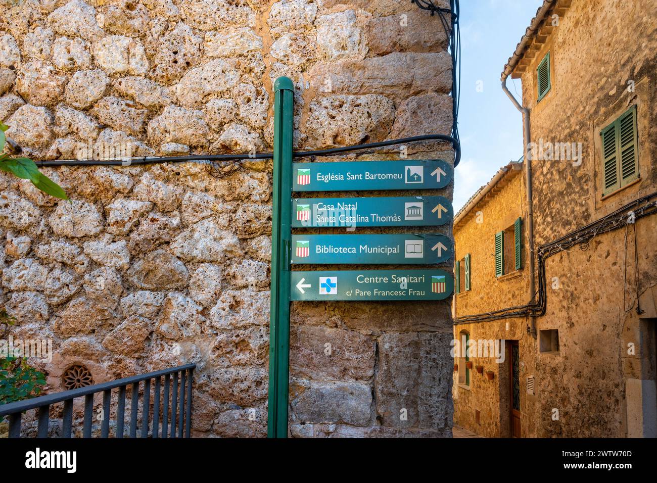 Valldemossa, Îles Baléares, Espagne, panneaux de direction dans la rue, éditorial seulement. Banque D'Images