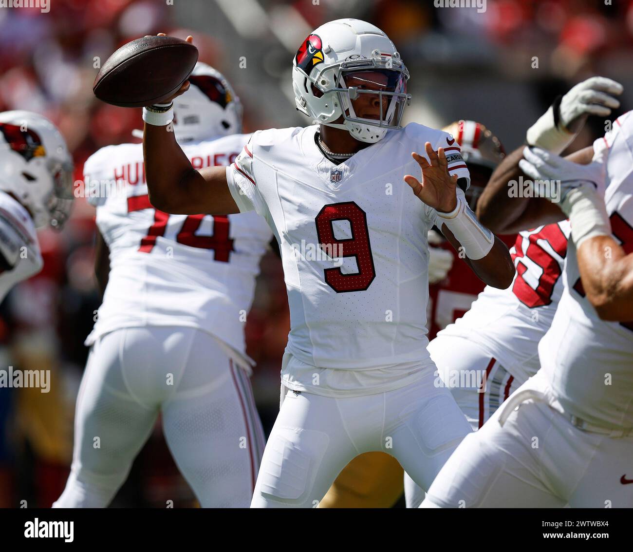 Santa Clara, États-Unis. 1er octobre 2023. Le quarterback Joshua Dobbs (9) des Arizona Cardinals affronte les 49ers de San Francisco dans le premier quart-temps au Levi's Stadium de Santa Clara, Calif, dimanche 1er octobre 2023. (Photo de Nhat V. Meyer/Bay Area News Group/TNS/SIPA USA) crédit : SIPA USA/Alamy Live News Banque D'Images