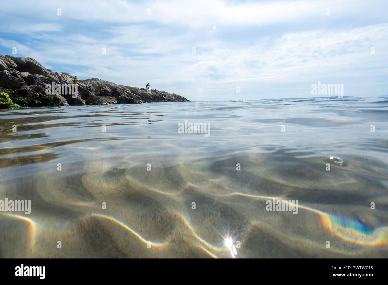Split photographie vert rocher sous l'eau. Photo de haute qualité Banque D'Images