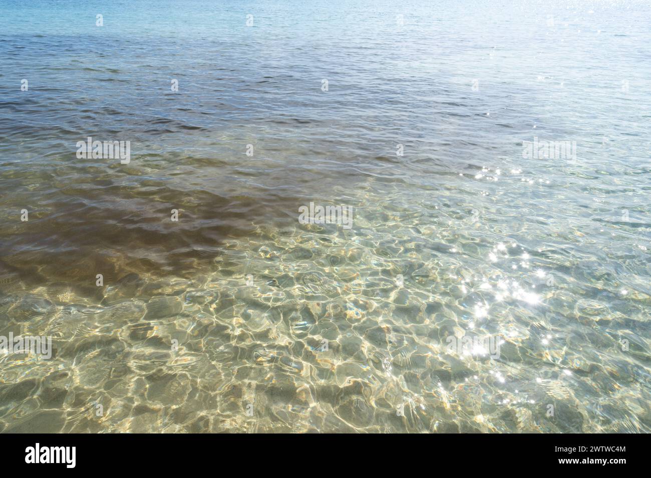 Surface de la mer par temps ensoleillé. Photo de haute qualité Banque D'Images