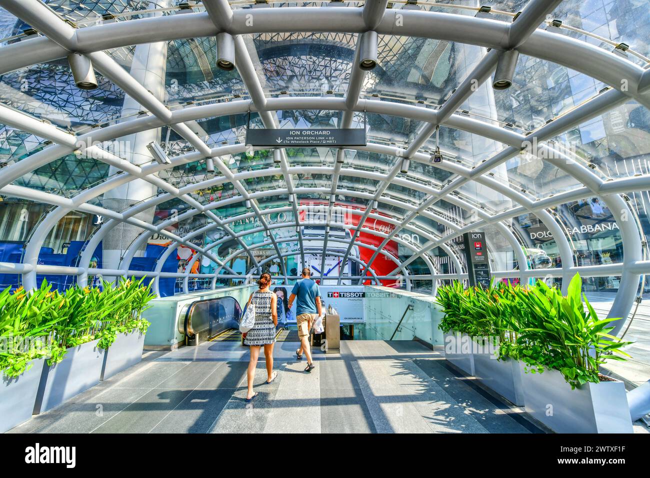 SINGAPOUR - 3 OCTOBRE 2018 : entrée principale Subway du centre commercial ION Orchard, ION est l'un des centres commerciaux célèbres de Singapour. Banque D'Images