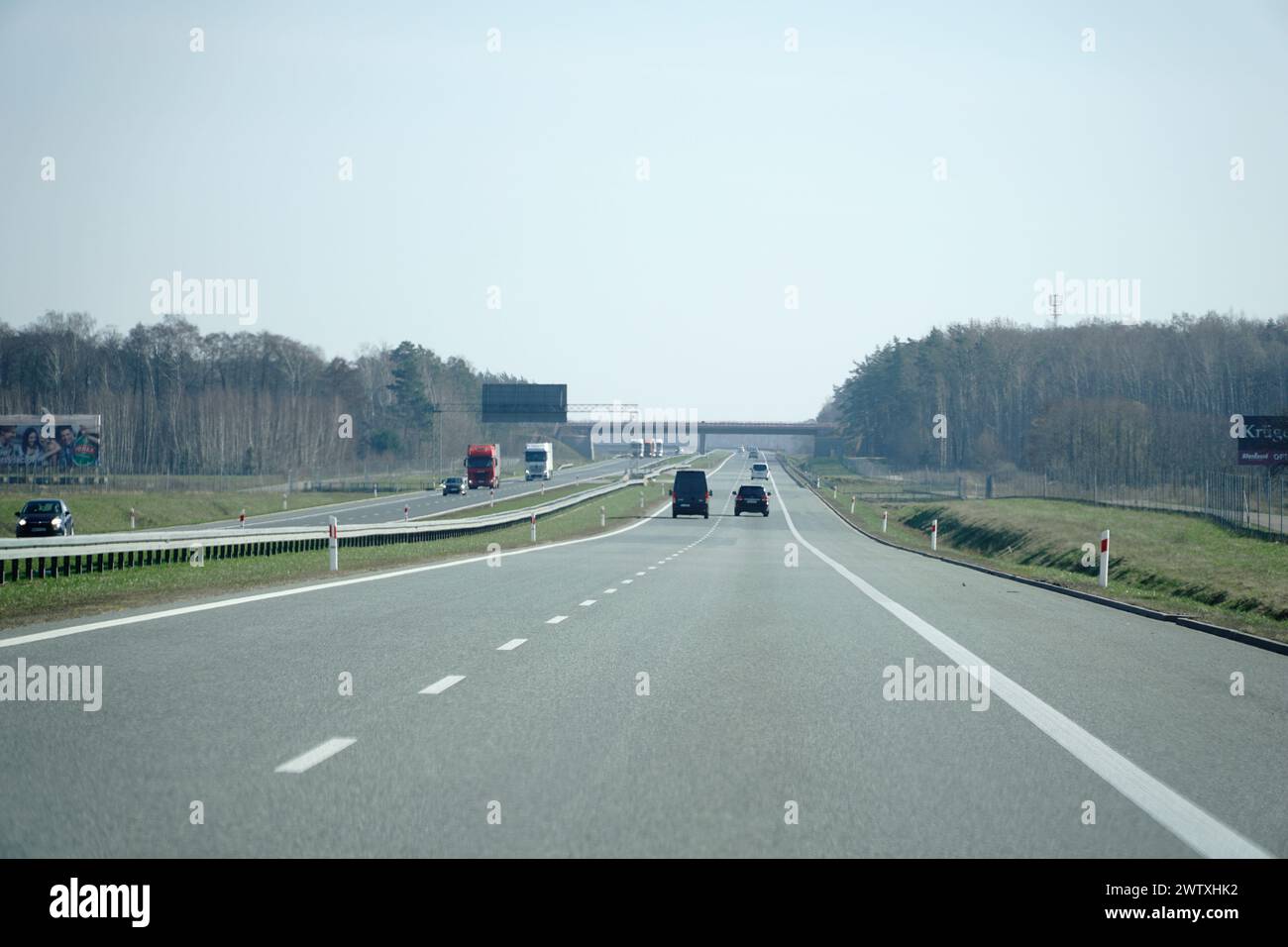 Minsk Mazowiecki, Pologne - 10 mars 2024 - autoroute A2 du point de vue du conducteur Banque D'Images