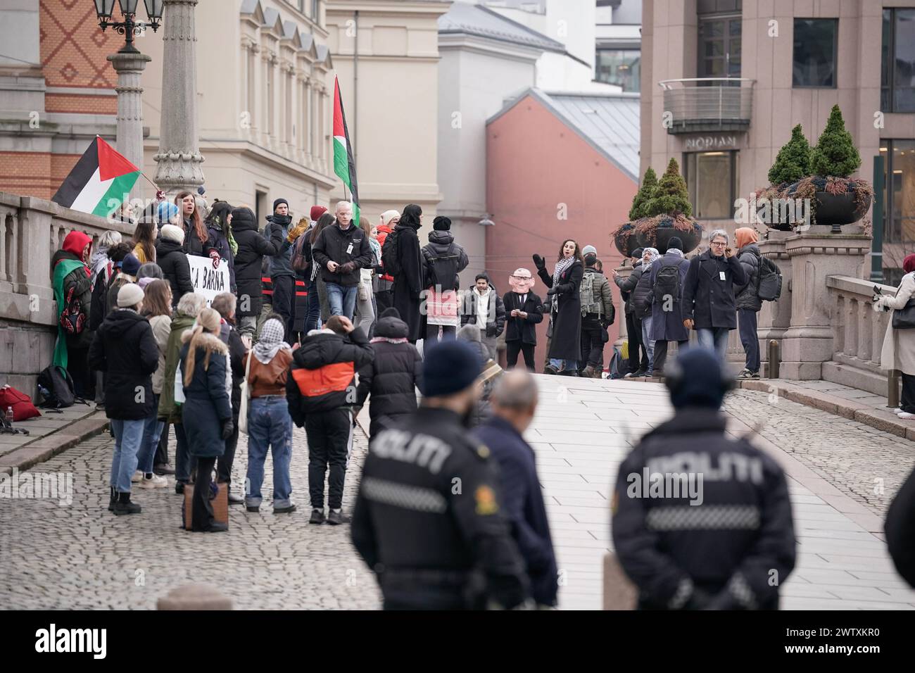 Oslo 20240320.mercredi matin, le Groupe d'action pour la Palestine bloque les entrées du Storting norvégien. Photo : Stian Lysberg Solum / NTB Banque D'Images
