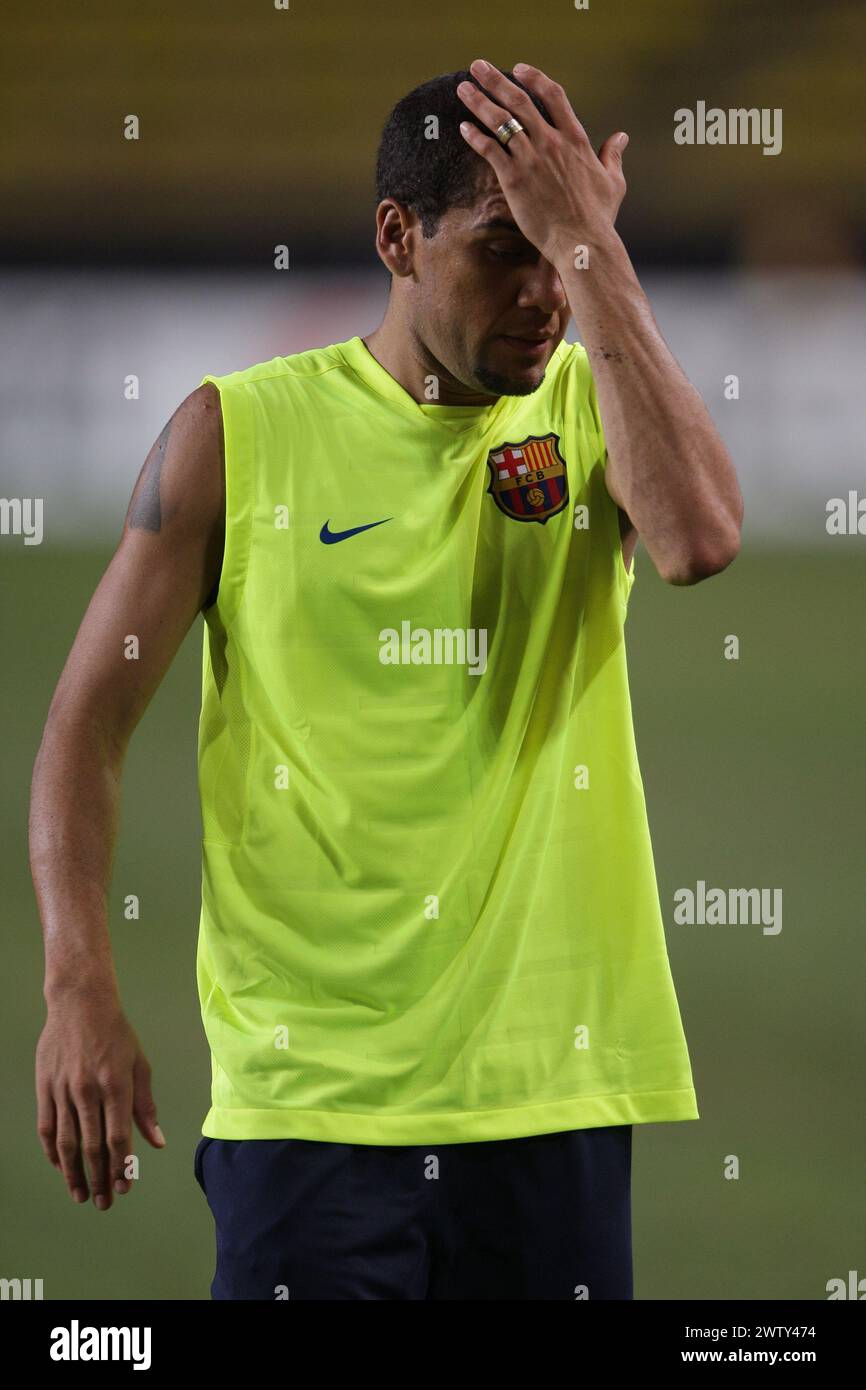 ©Jonathan Moscrop - LaPresse 27 08 2009 Montecarlo ( Monaco ) Sport Calcio FC Barcelona - Allenamento UEFA Supercoppa Europea 2009 - Stadio Louis II Montecarlo Nella foto: Dani Alves ©Jonathan Moscrop - LaPresse 27 08 2009 Monte Carlo ( Monaco ) Sport Soccer FC Barcelone - entraînement Super Coupe de l'UEFA 2009 - stade Louis II Monaco dans la photo : le plein dos brésilien Dani Alves de Barcelone Banque D'Images