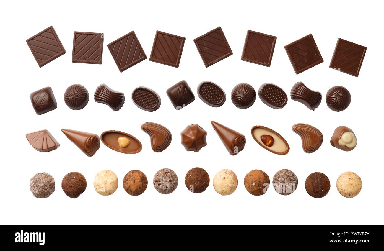 Ensemble de chocolats variés, isolés sur blanc. Concept de confiserie, variété de chocolat. Assortiment de bonbons : truffes, pralines, barres de chocolat. Banque D'Images