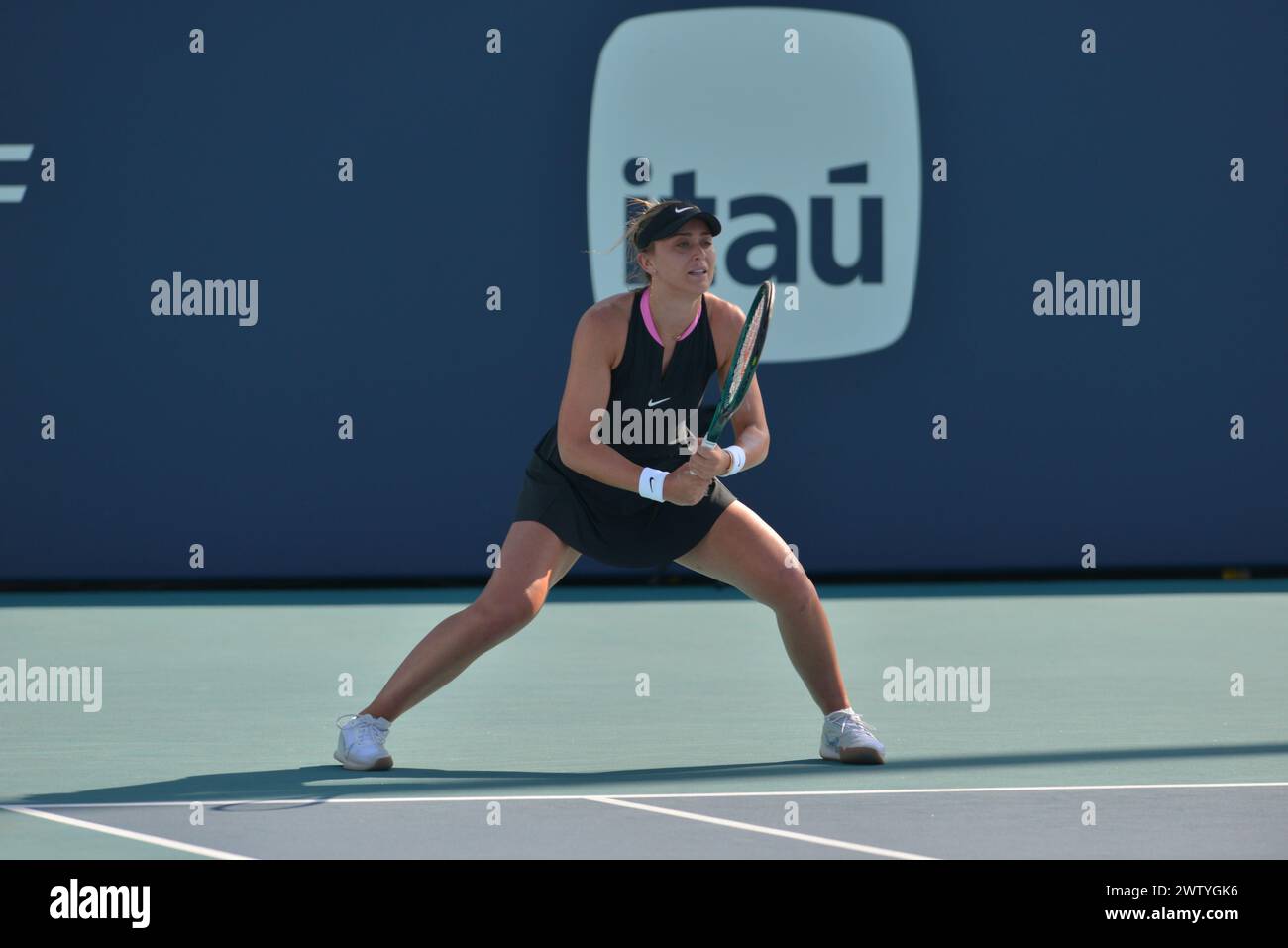 Miami Gardens, États-Unis. 19 mars 2024. MIAMI GARDENS, FLORIDE - 19 MARS : Paula Badosa (Espagne) vs Simona Halep (Roumanie) lors du Miami Open 2024 présenté par Itaú match en simple féminin au Hard Rock Stadium le 19 mars 2024 à Miami Gardens, Floride. (Photo de JL/Sipa USA) crédit : Sipa USA/Alamy Live News Banque D'Images