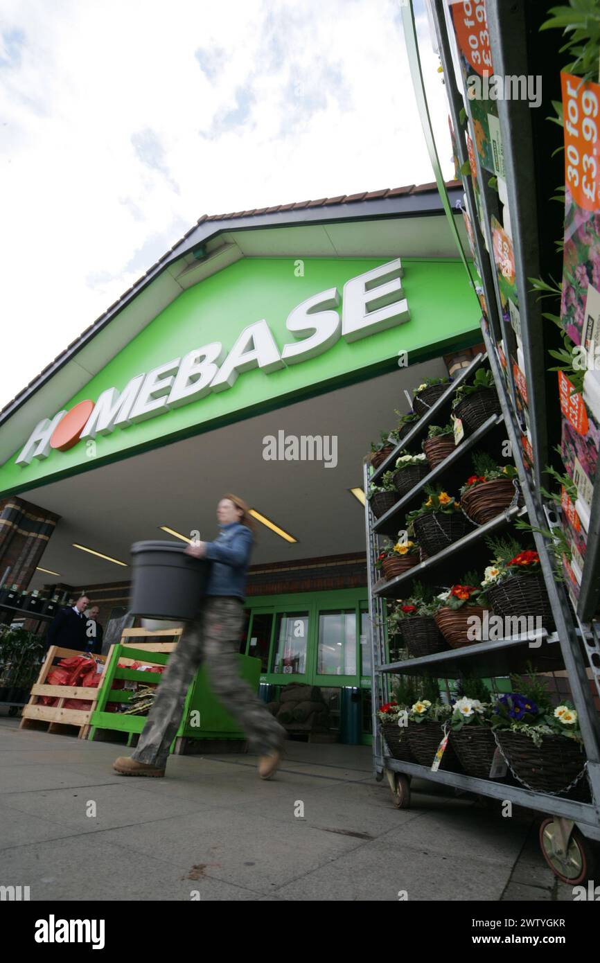 02/05/12. FICHIER PHOTO. Le propriétaire d'Argos a averti de fermetures de magasins possibles après que le détaillant de catalogue a vu une énorme baisse des bénéfices sur l'année entière. Banque D'Images