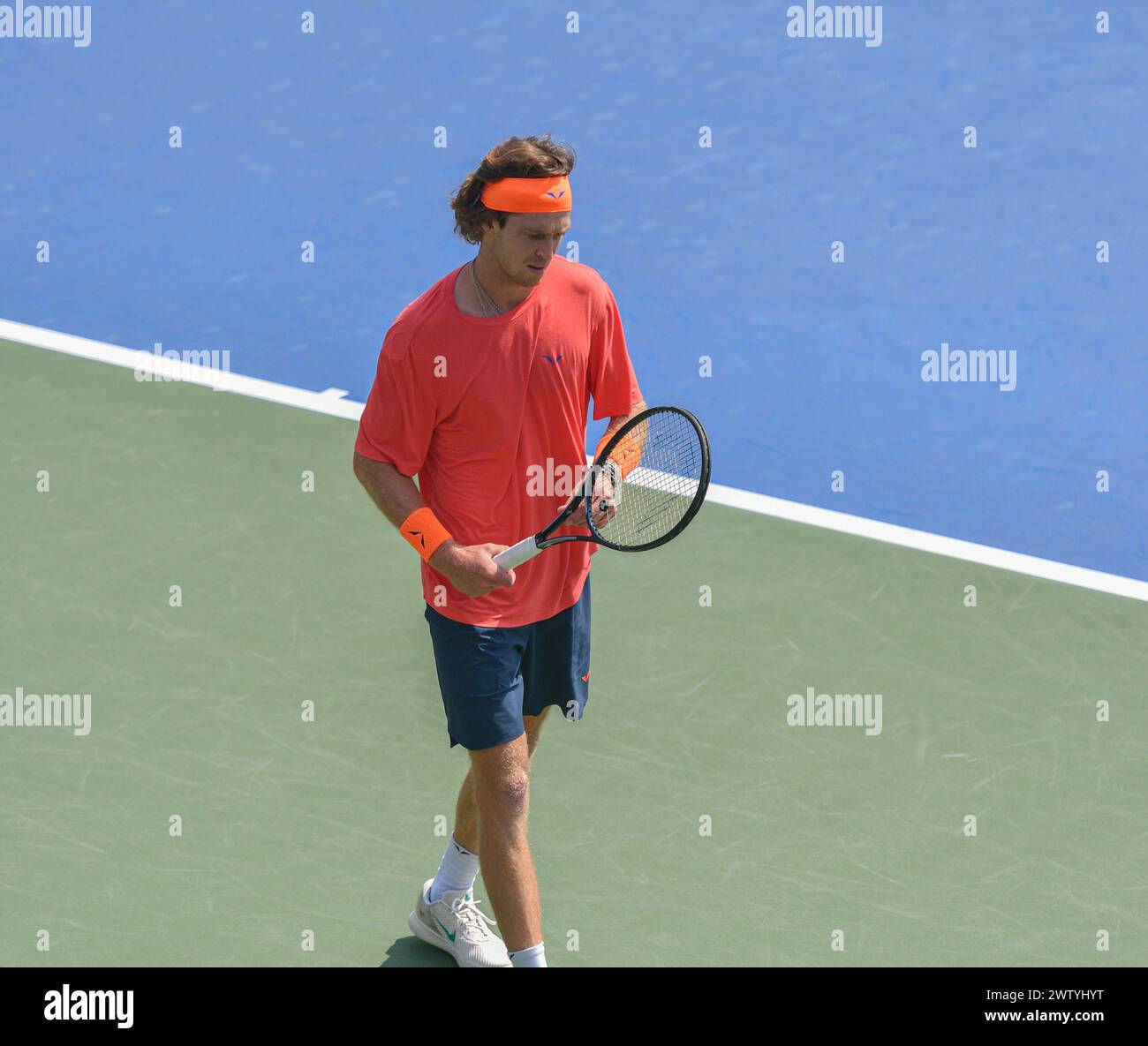 Dubaï, le 29 février 2024 - photo du russe Andrey Rublev s'entraînant avant le match plus tard dans la journée. Dubaï Duty Free Tennis Championships 2024, Banque D'Images