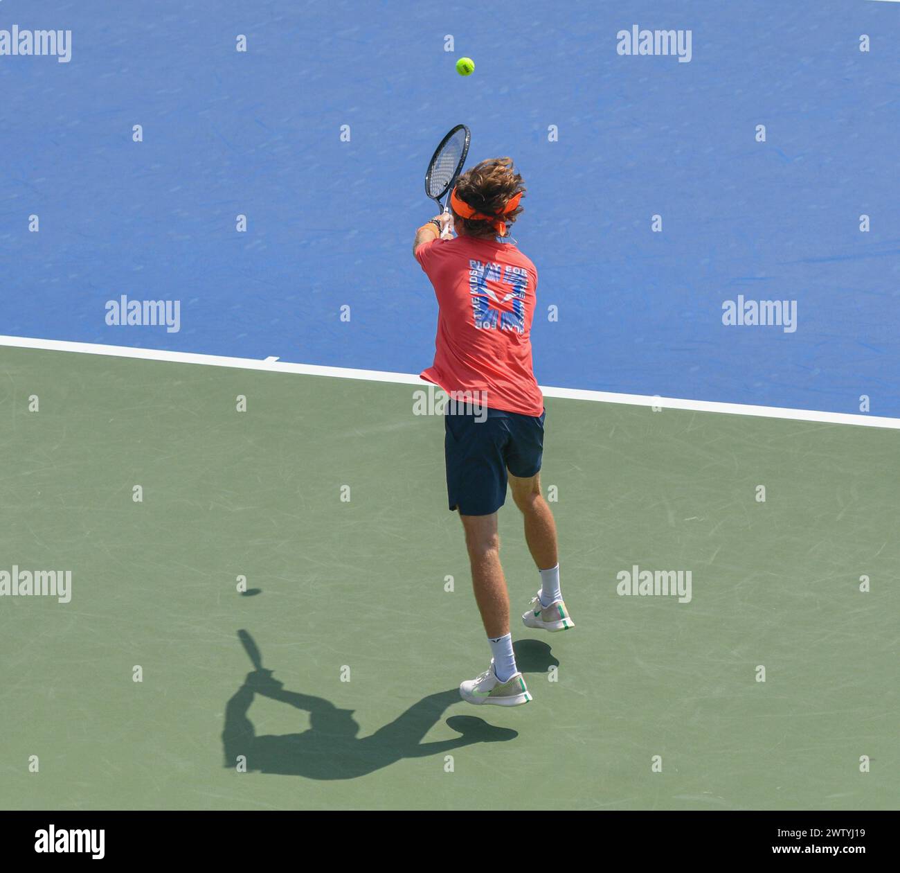 Dubaï, le 29 février 2024 - photo du russe Andrey Rublev s'entraînant avant le match plus tard dans la journée. Dubaï Duty Free Tennis Championships 2024, Banque D'Images