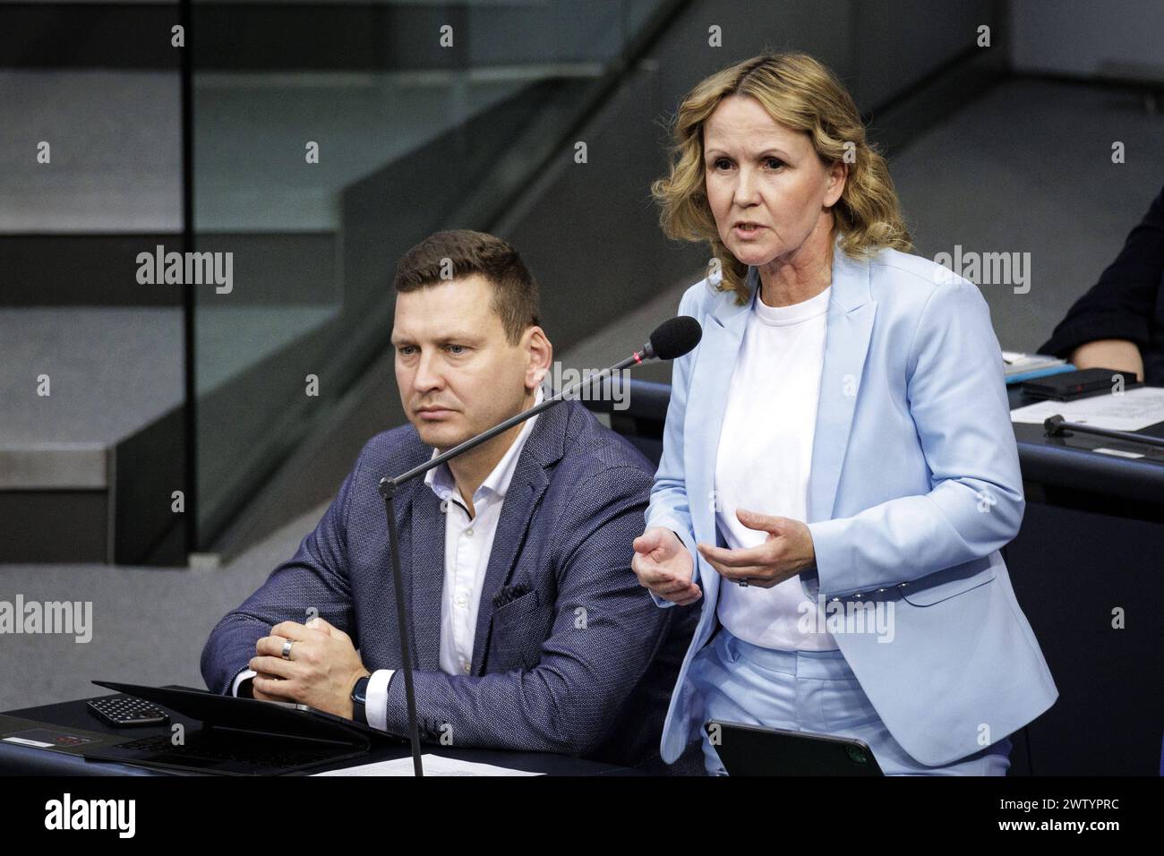 Steffi Lemke, Bundesministerin fuer Umwelt, Naturschutz, nukleare Sicherheit und Verbraucherschutz, aufgenommen waehrend der Regierungsbefragung im Deutschen Bundestag. Berlin, 20.03.2024. Berlin Deutschland *** Steffi Lemke, ministre fédéral de l'environnement, de la protection de la nature, de la sûreté nucléaire et de la protection des consommateurs, enregistré lors d'un interrogatoire du gouvernement au Bundestag allemand Berlin, 20 03 2024 Berlin Allemagne Copyright : xJaninexSchmitzxphotothek.dex Banque D'Images