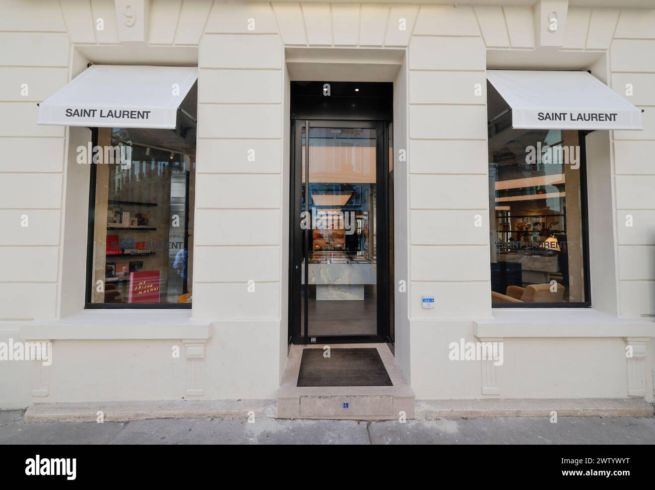 SAINT LAURENT A OUVERT UNE LIBRAIRIE À PARIS Banque D'Images