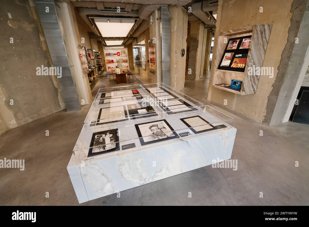 SAINT LAURENT A OUVERT UNE LIBRAIRIE À PARIS Banque D'Images