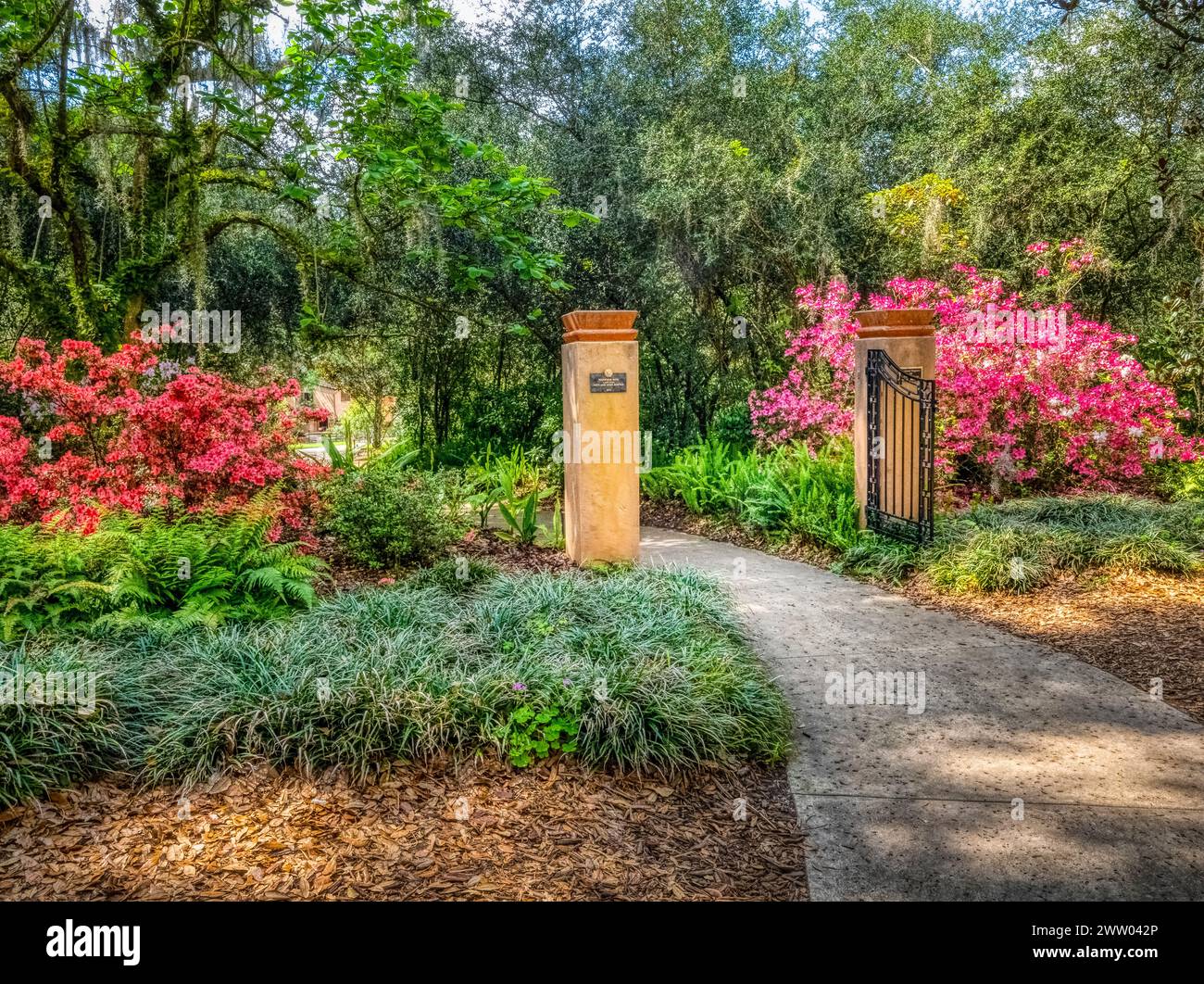 Gate in Bok Tower Gardens est un monument historique national sur le registre national des lieux historiques au sommet de Iron Mointain dans le lac de Galles Floride États-Unis Banque D'Images