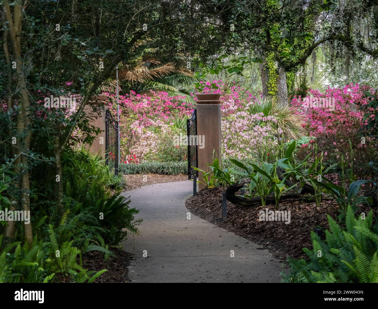 Gate in Bok Tower Gardens est un monument historique national sur le registre national des lieux historiques au sommet de Iron Mointain dans le lac de Galles Floride États-Unis Banque D'Images