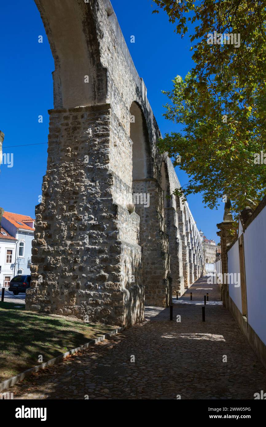 Portugal, province de Beira Litoral, Coimbra, aqueduc de Sao Sebastiao également connu sous le nom de 'Arcos do Jardim' Banque D'Images
