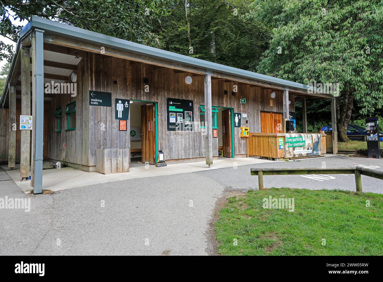 Le bloc sanitaire de Cardinham Woods, un site géré par Forestry England, Cornwall, Angleterre, Royaume-Uni Banque D'Images