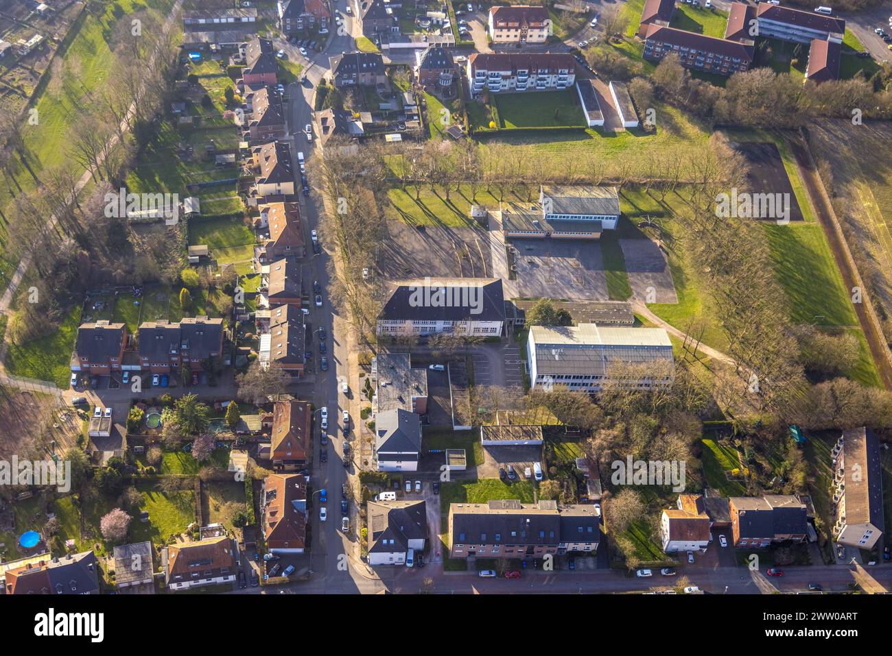 Luftbild, Martin-Luther-Schule Hauptschule, Stadtbezirk Heessen, Hamm, Ruhrgebiet, Nordrhein-Westfalen, Deutschland ACHTUNGxMINDESTHONORARx60xEURO *** vue aérienne, Martin Luther Schule Hauptschule, Heessen district, Hamm, Ruhr area, Rhénanie du Nord-Westphalie, Allemagne ATTENTIONxMINDESTHONORARx60xEURO Banque D'Images