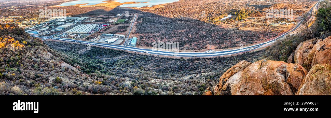 vue aérienne de gaborone depuis le point de vue élevé de la colline de kgale, entrée de l'autoroute dans la ville Banque D'Images