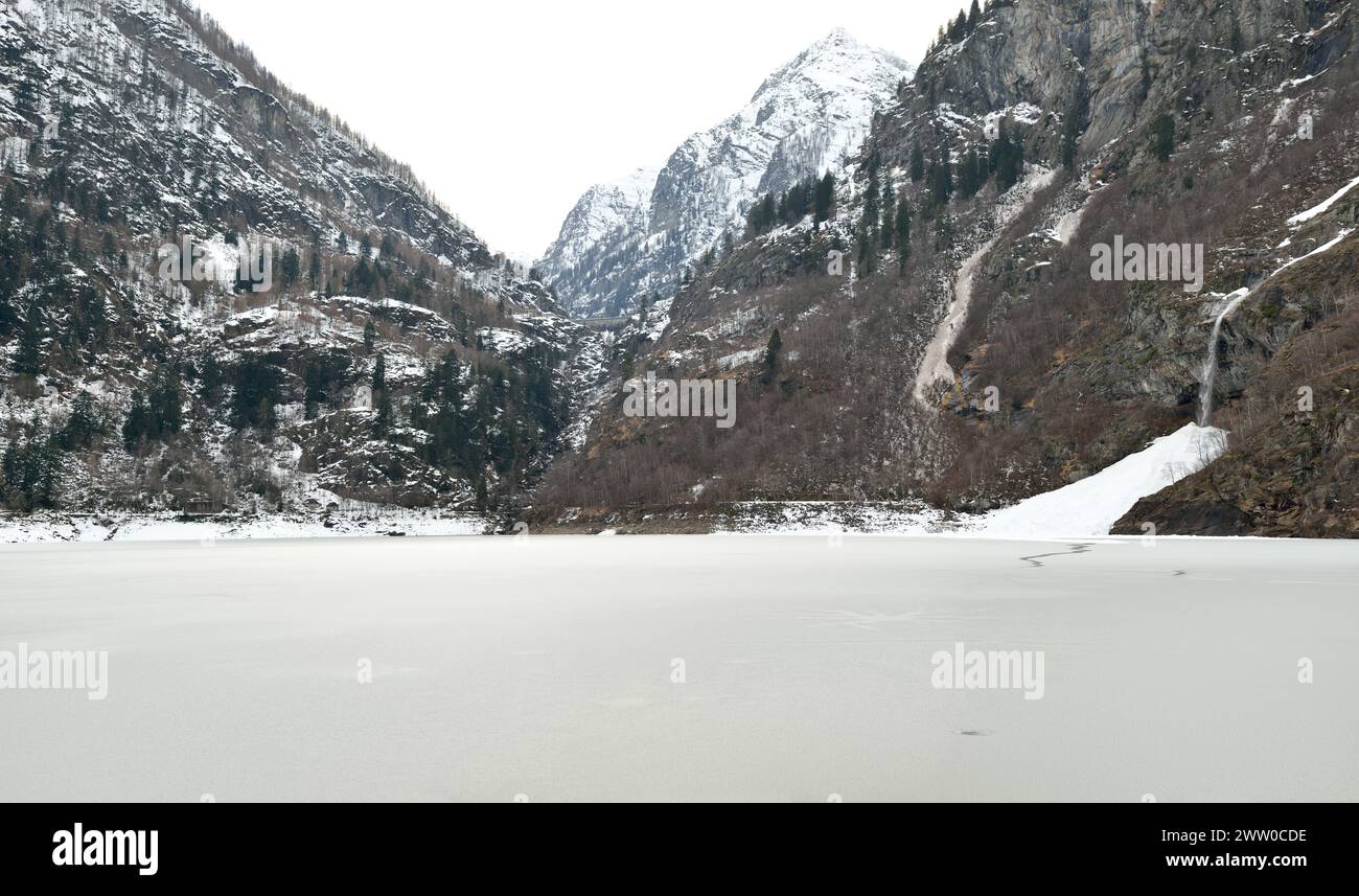 Lac d'Antrona, saison d'hiver , Verbano-Cusio-Ossola, Italie, Piémont Banque D'Images