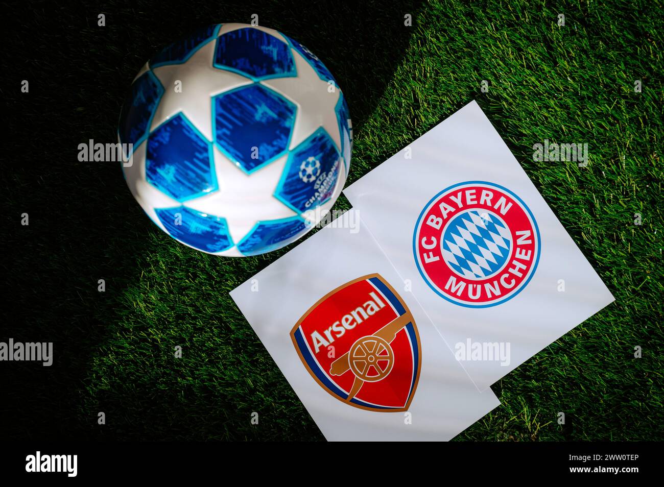 PARIS, FRANCE, MARS. 16. 2024 : Arsenal F.C. (ENG) v. Bayern Munich (quarts de finale de football UEFA Champions League 2024 en Europe. Logo de te Banque D'Images