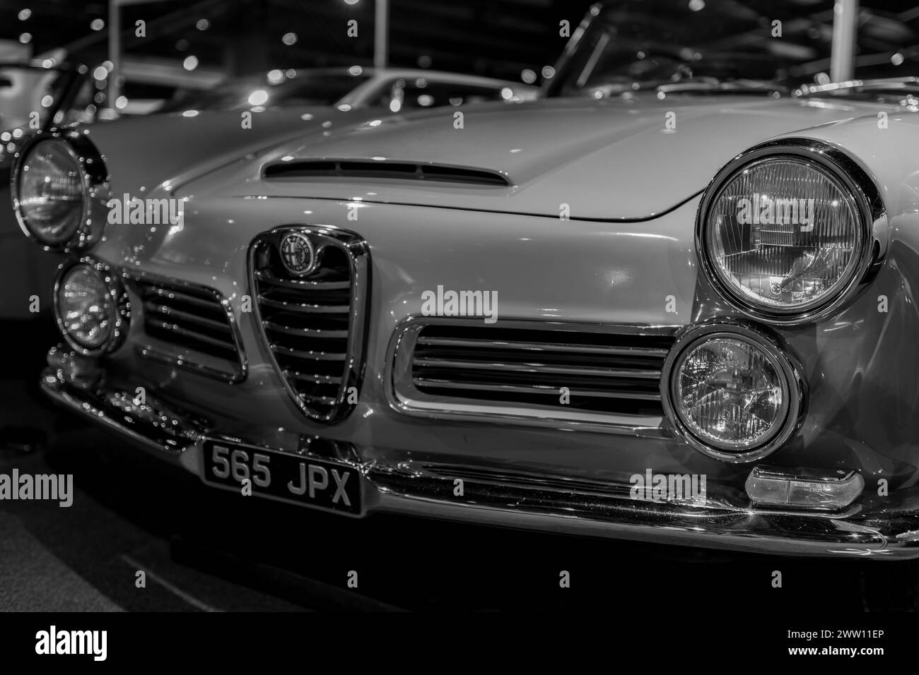 Sparkford.Somerset.United Kingdom.7 janvier 2024.une Alfa Romeo 2600 Spider de 1963 est exposée au Haynes Motor Museum de Somerset Banque D'Images