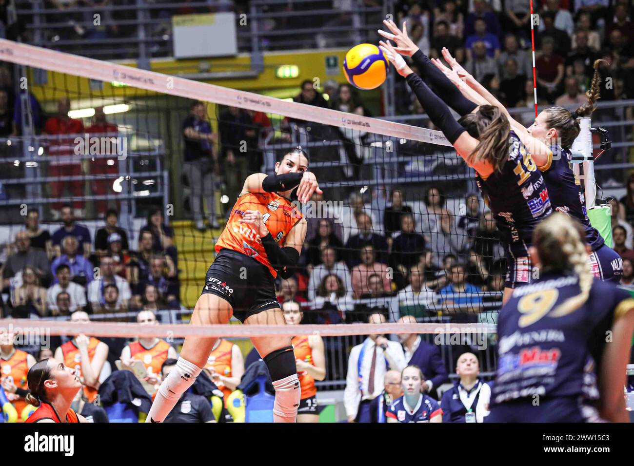 Turin, Italie. 20 mars 2024. #4 Maddie Haynes (Viteos Neuchatel UC) lors du Reale Mutua Fenera Chieri vs Viteos Neuchatel, match féminin de la Coupe CEV de volleyball à Turin, Italie, 20 mars 2024 crédit : Agence photo indépendante/Alamy Live News Banque D'Images