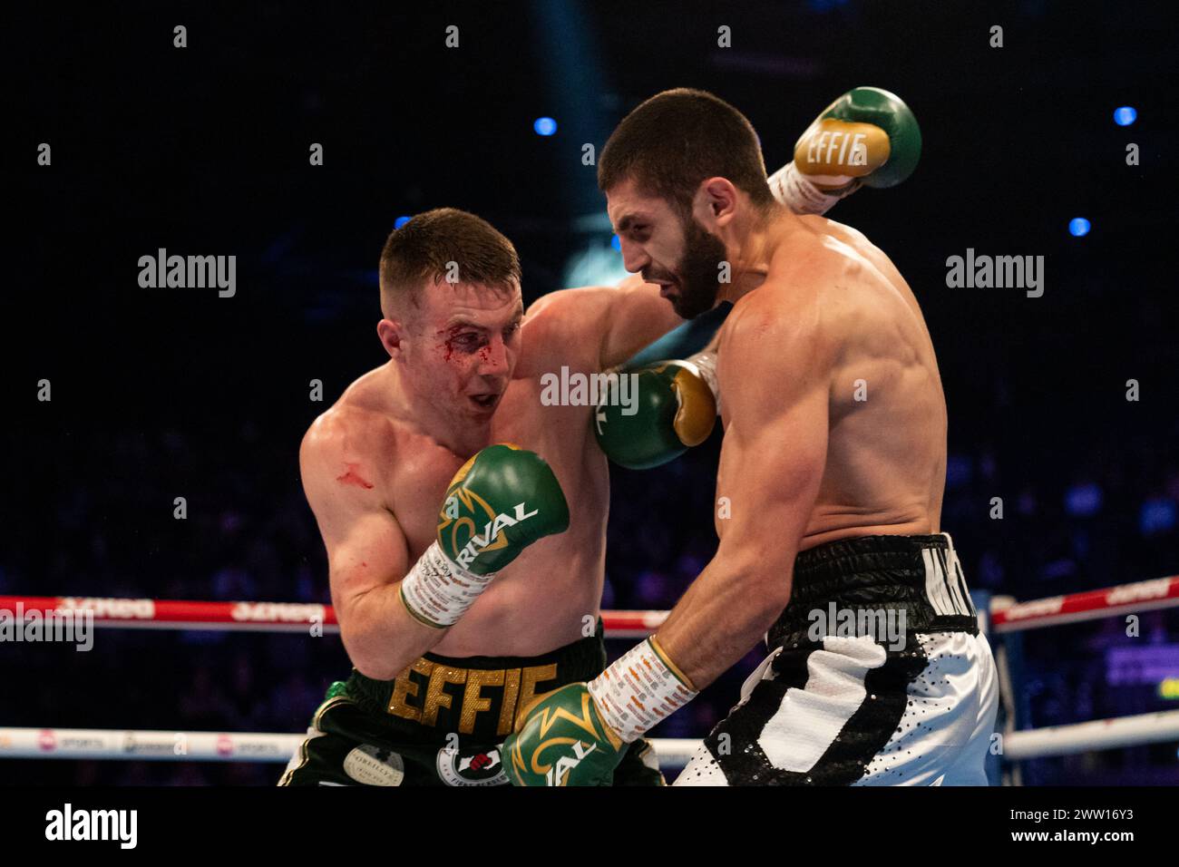 Pierce O'Leary marque une victoire par Ko sur Hovhannes Martirosyan Banque D'Images