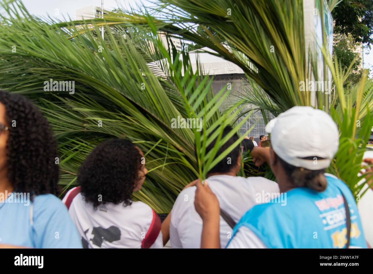 Salvador, Bahia, Brésil - 14 avril 2019 : des gens participent à la célébration du dimanche des Rameaux dans la ville de Salvador, Bahia. Banque D'Images