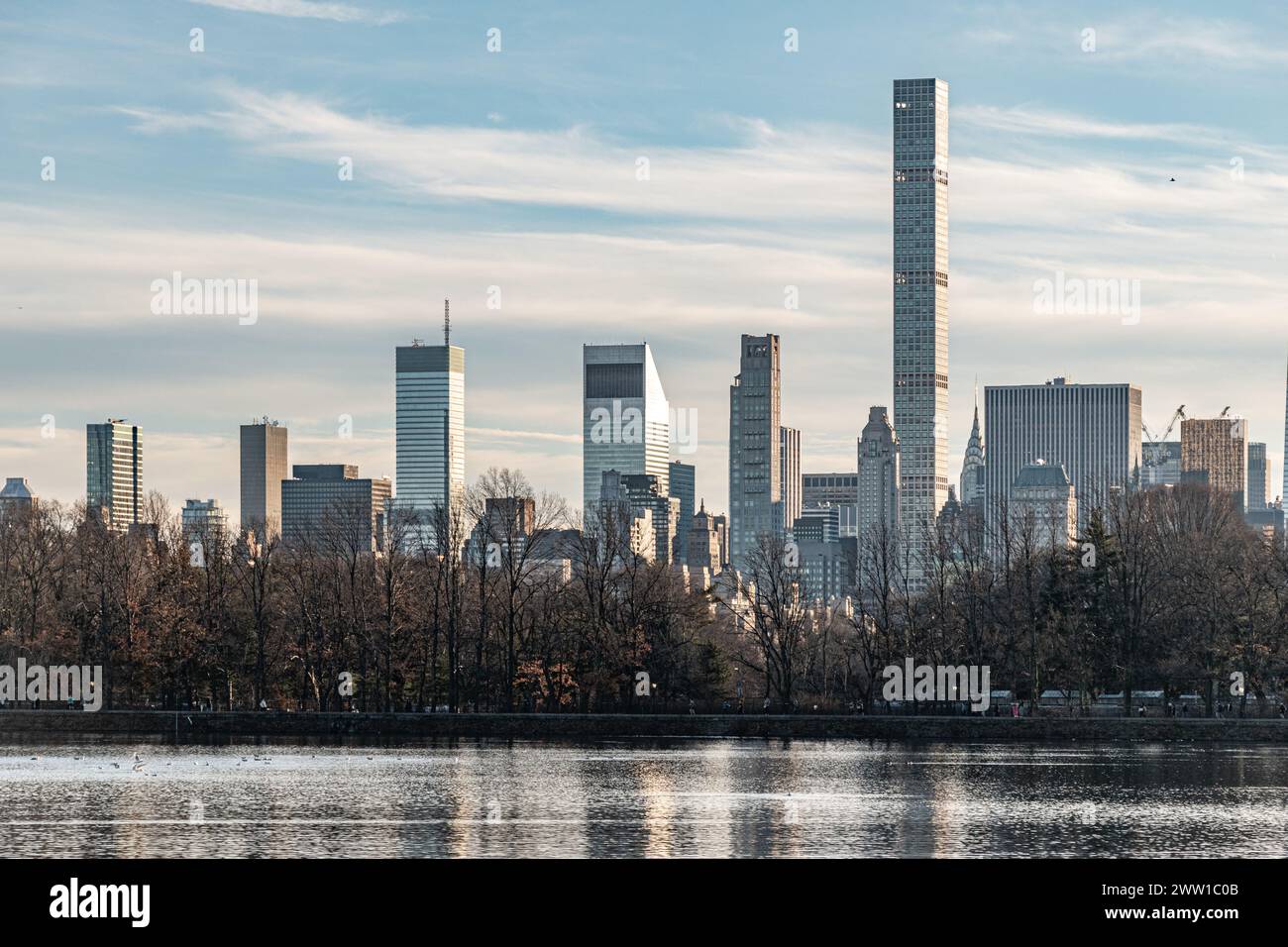 Horizon du centre-ville de New York vu de Central Park Banque D'Images