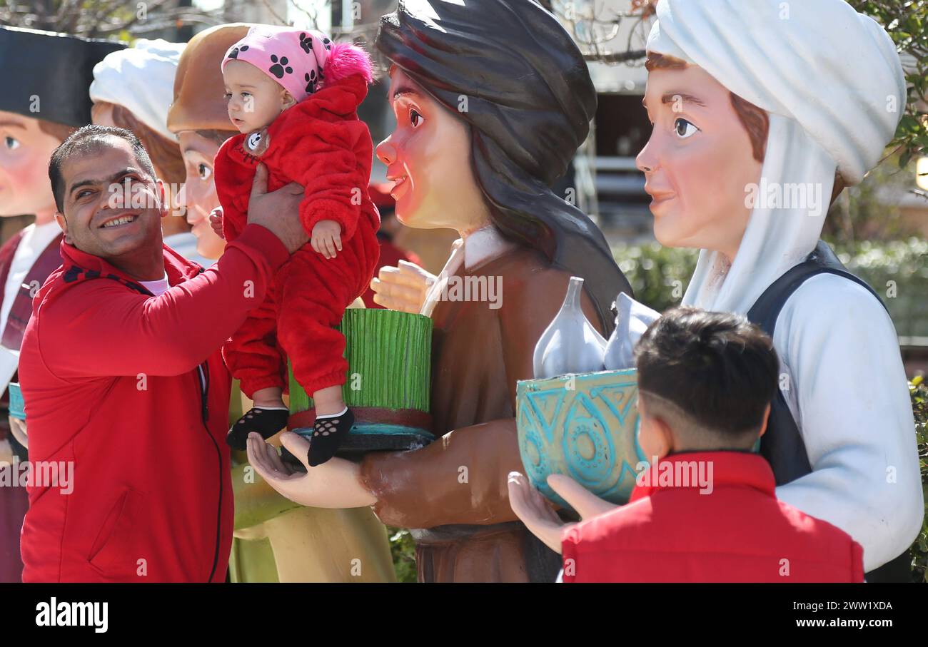 Téhéran, Iran. 20 mars 2024. Les gens célèbrent le Nowruz, le nouvel an iranien, à Téhéran, Iran, le 20 mars 2024. Crédit : Shadati/Xinhua/Alamy Live News Banque D'Images