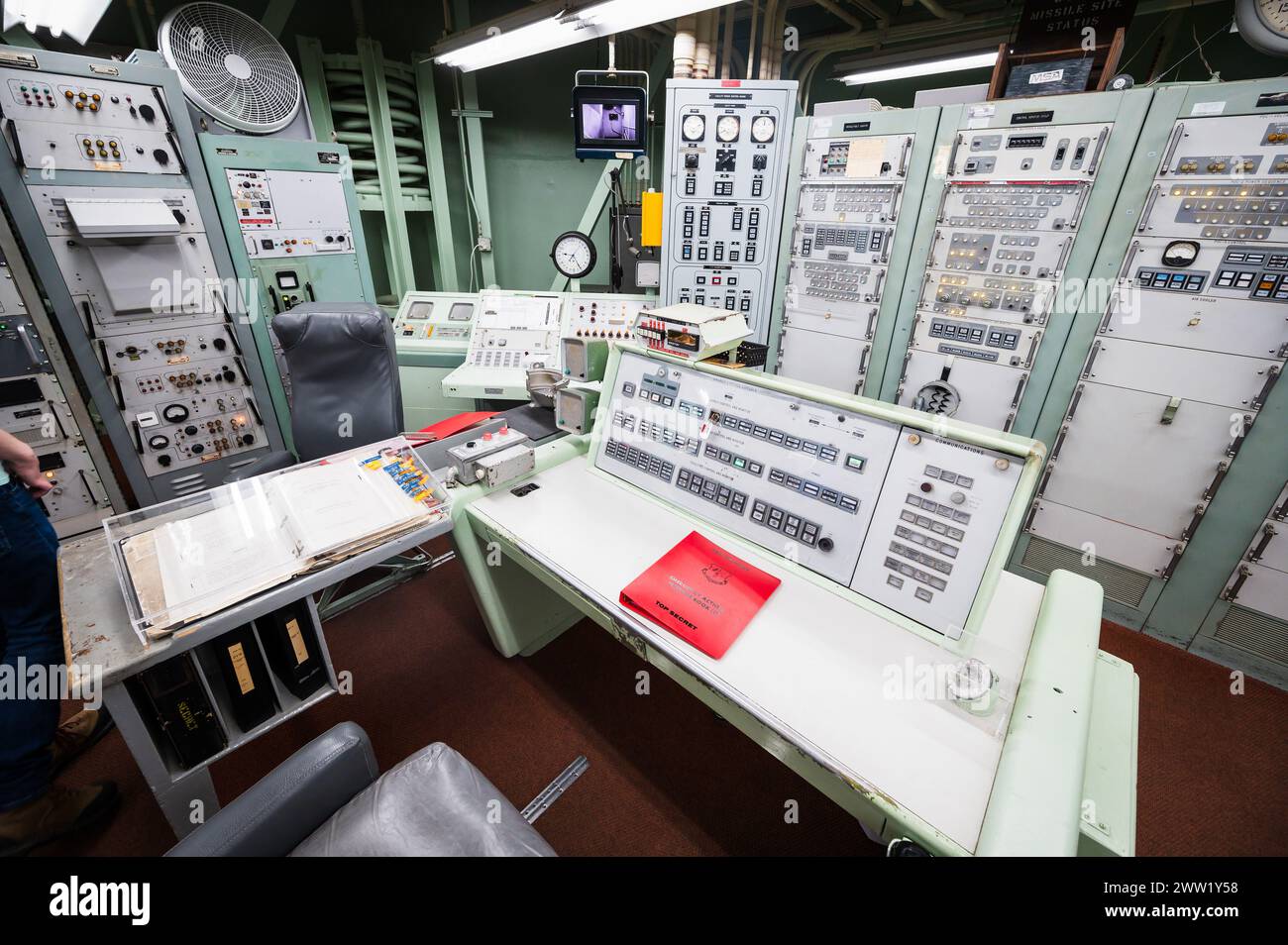 Le Titan missile Museum, qui abrite un missile nucléaire ICBM Titan II de déclassement. Touristes à l'intérieur du complexe de silo. Sud de Tucson Arizona, États-Unis. Banque D'Images