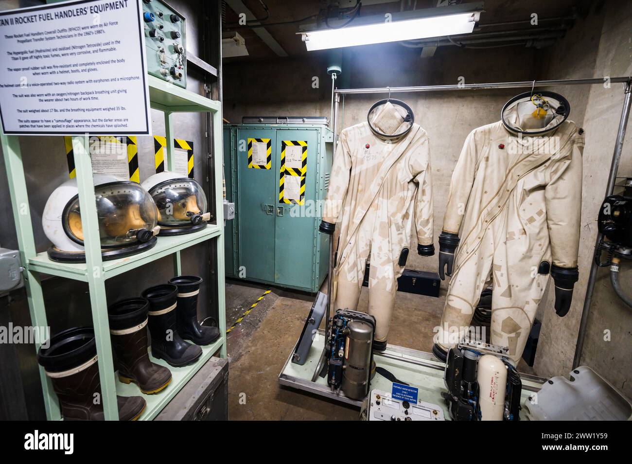 Le Titan missile Museum, qui abrite un missile nucléaire ICBM Titan II de déclassement. Touristes à l'intérieur du complexe de silo. Sud de Tucson Arizona, États-Unis. Banque D'Images