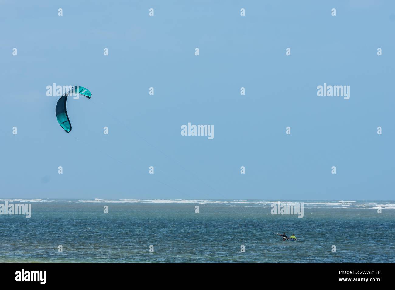 Kite surf à la plage Banque D'Images