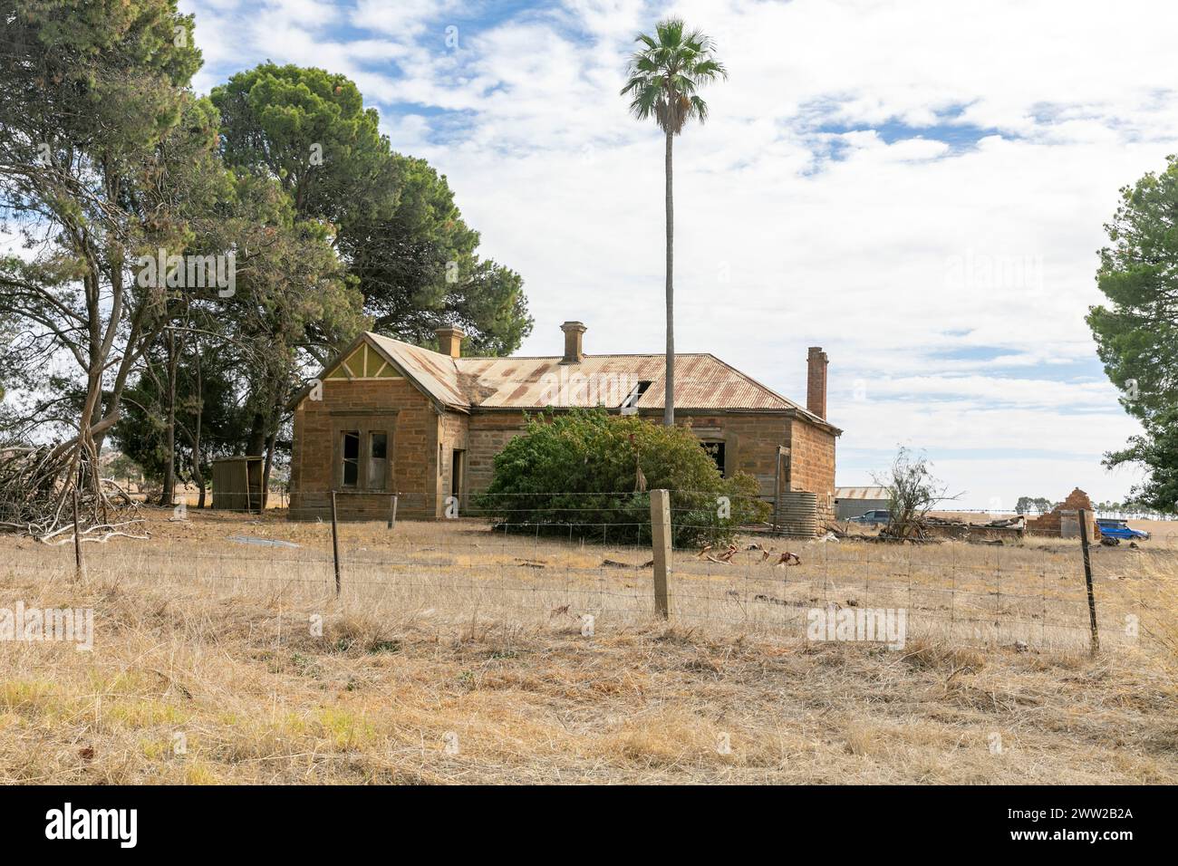 Australie, abandon d'un bâtiment de ferme abandonné dans la campagne australe d'Australie méridionale près de la colonie de Dutton Banque D'Images